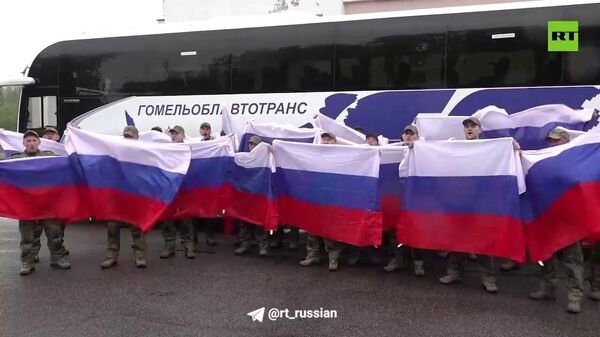 Кадры с бойцами, освобождёнными из украинского плена - Sputnik Արմենիա
