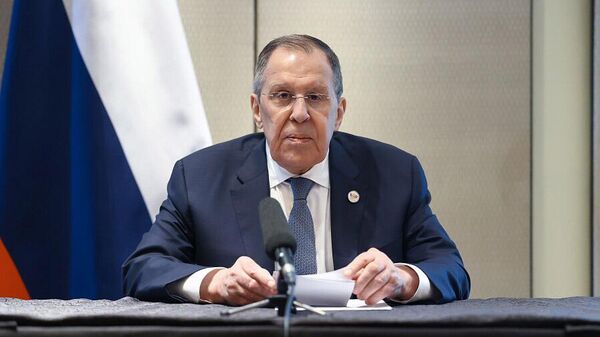 Министр иностранных дел РФ Сергей Лавров отвечает на вопросы СМИ в ходе пресс-конференции по итогам СМИД БРИКС (15 мая 2026). Нью-Дели - Sputnik Армения