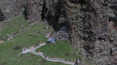 Как слёзы девы Цахик стали целительными: легенда Цахкеванка
