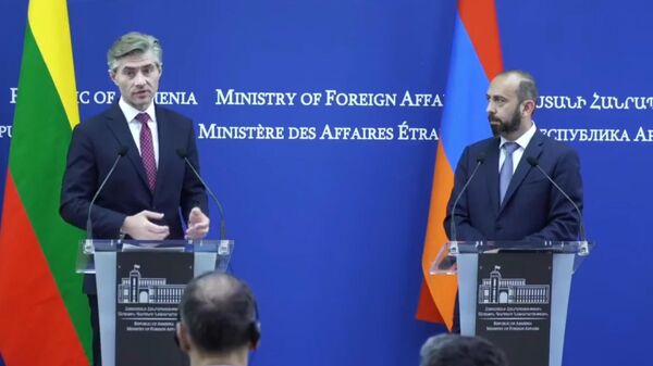 Совместная пресс-конференция министров иностранных дел Армении и Литвы Арарата Мирзояна и Кястутиса Будриса (19 мая 2026). Еревaн  - Sputnik Армения