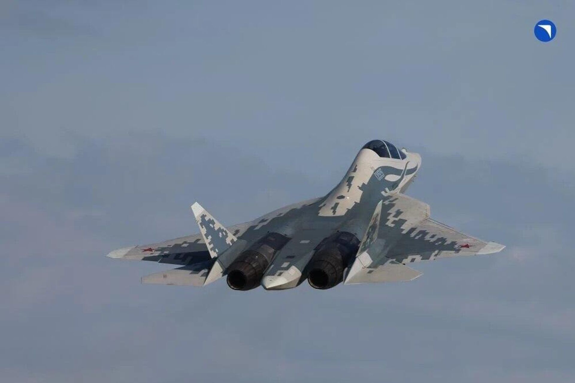Летные испытания прототипа двухместного истребителя пятого поколения Су-57 - Sputnik Արմենիա, 1920, 19.05.2026