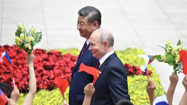 Президент РФ Владимир Путин и председатель КНР Си Цзиньпин во время встречи (20 мая 2026). Пекин - Sputnik Армения