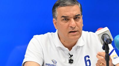 Кандидат в премьер-министры от партии "Крылья единства" Арман Татоян подводит итоги двухнедельной предвыборной кампании на специальной пресс-конференции (22 мая 2026). Еревaн