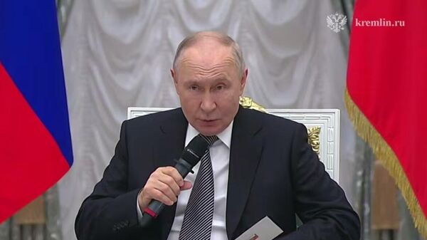 Владимир Путин проводит встречу с выпускниками программы Время героев - Sputnik Армения