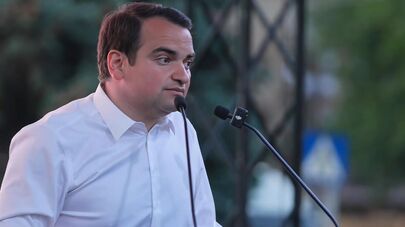 Нарек Карапетян во время предвыборного митинга альянса "Сильная Армения" (23 мая 2026). Эчмиадзин