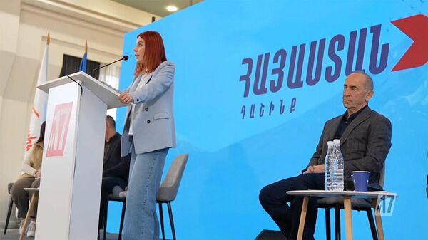 Агнесса Хамоян выступает во время предвыборной агиткампании альянса Армения (25 мая 2026). Вайк - Sputnik Армения