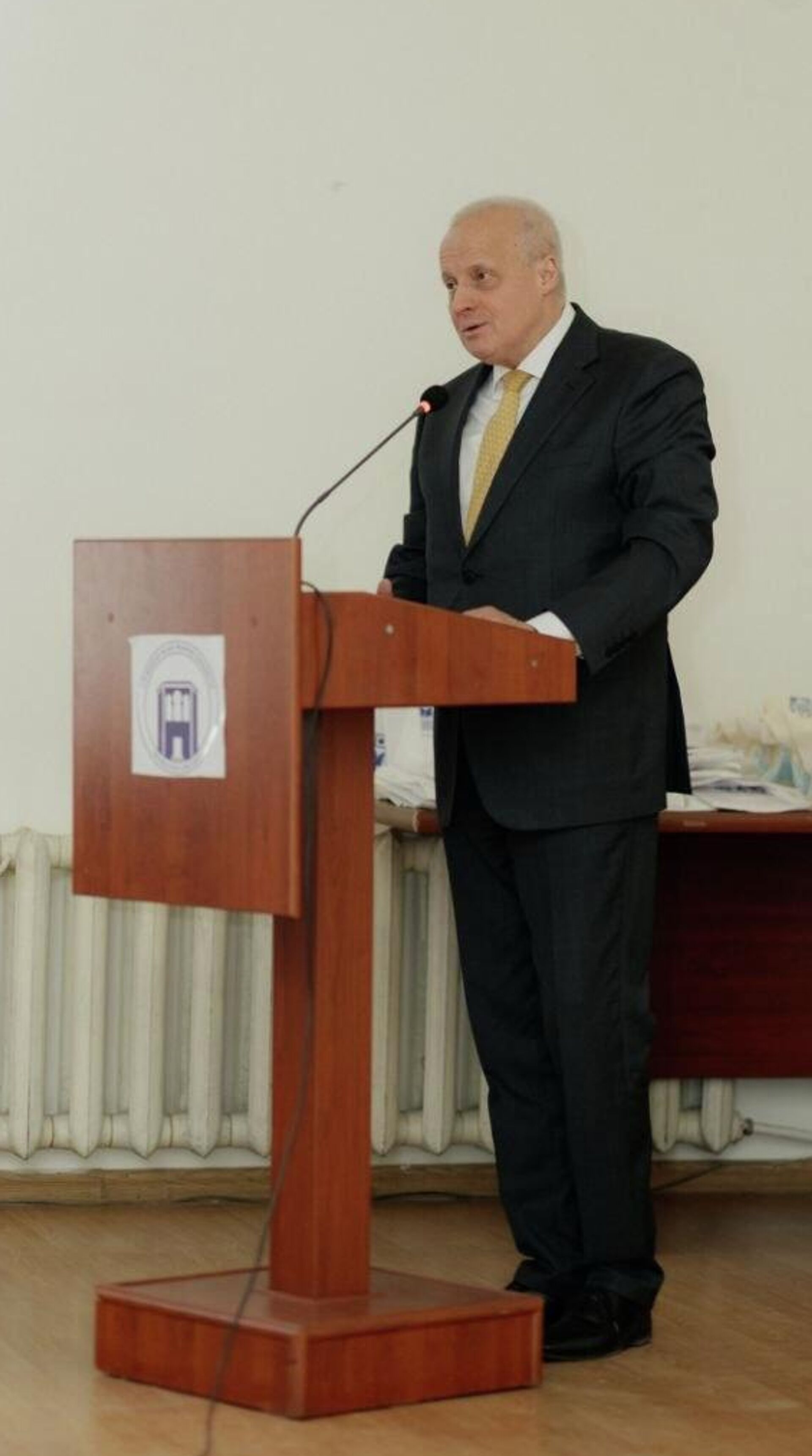 Посол РФ Сергей Копыркин на торжественной церемонии награждения победителей, призёров и участников Республиканской студенческой олимпиады по русскому языку (25 мая 2025). Еревaн - Sputnik Արմենիա, 1920, 26.05.2026
