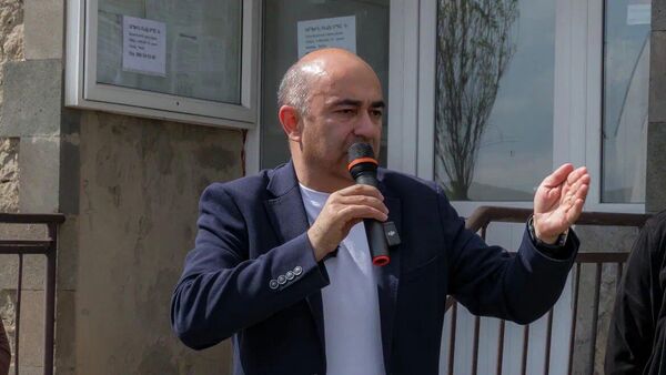 Эдмон Марукян на предвыборном митинге партии Просвещенная Армения (25 мая 2026). Сюник - Sputnik Армения