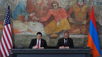 Министр иностранных дел Арарат Мирзоян и госсекретарь США Марко Рубио во время церемонии подписания Устава о стратегическом сотрудничестве между США и Арменией (26 мая 2026). Еревaн