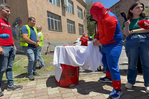 «Բոլորին դեմ եմ» կուսակցության ակցիան Ռադիոտան մոտ - Sputnik Արմենիա