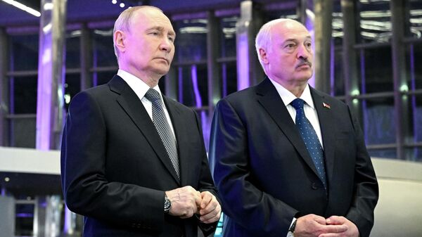 Президенты РФ и Белоруссии Владимир Путин и Александр Лукашенко в Международном центре искусственного интеллекта Alem.ai (28 мая 2026). Астана - Sputnik Армения