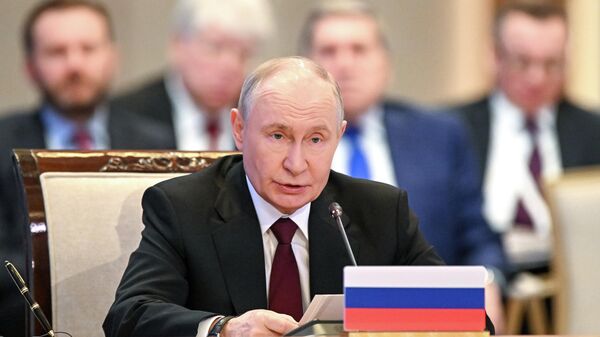 Президент России Владимир Путин выступает во время заседания Высшего Евразийского экономического совета в расширенном составе (29 мая 2026). Астана - Sputnik Армения