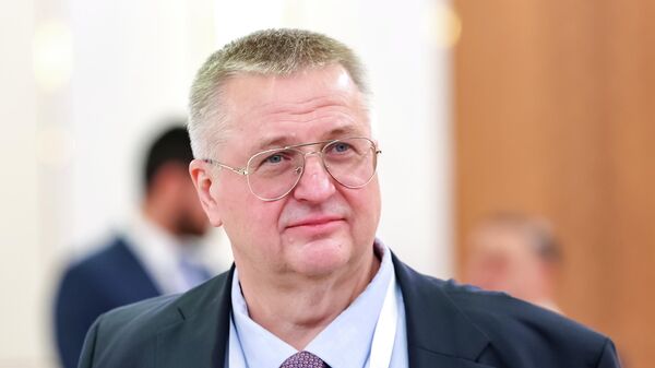 Заместитель председателя правительства РФ Алексей Оверчук во Дворце Независимости перед заседанием Высшего Евразийского экономического совета в узком составе (29 мая 2026). Астана - Sputnik Армения