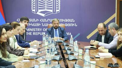 Министр экономики Геворг Папоян встретился с представителями крупных тепличных хозяйств (29 мая 2026). Еревaн