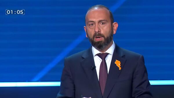 Глава МИД Арарат Мирзоян во время предвыборных дебатов (2 июня 2026). Еревaн - Sputnik Армения