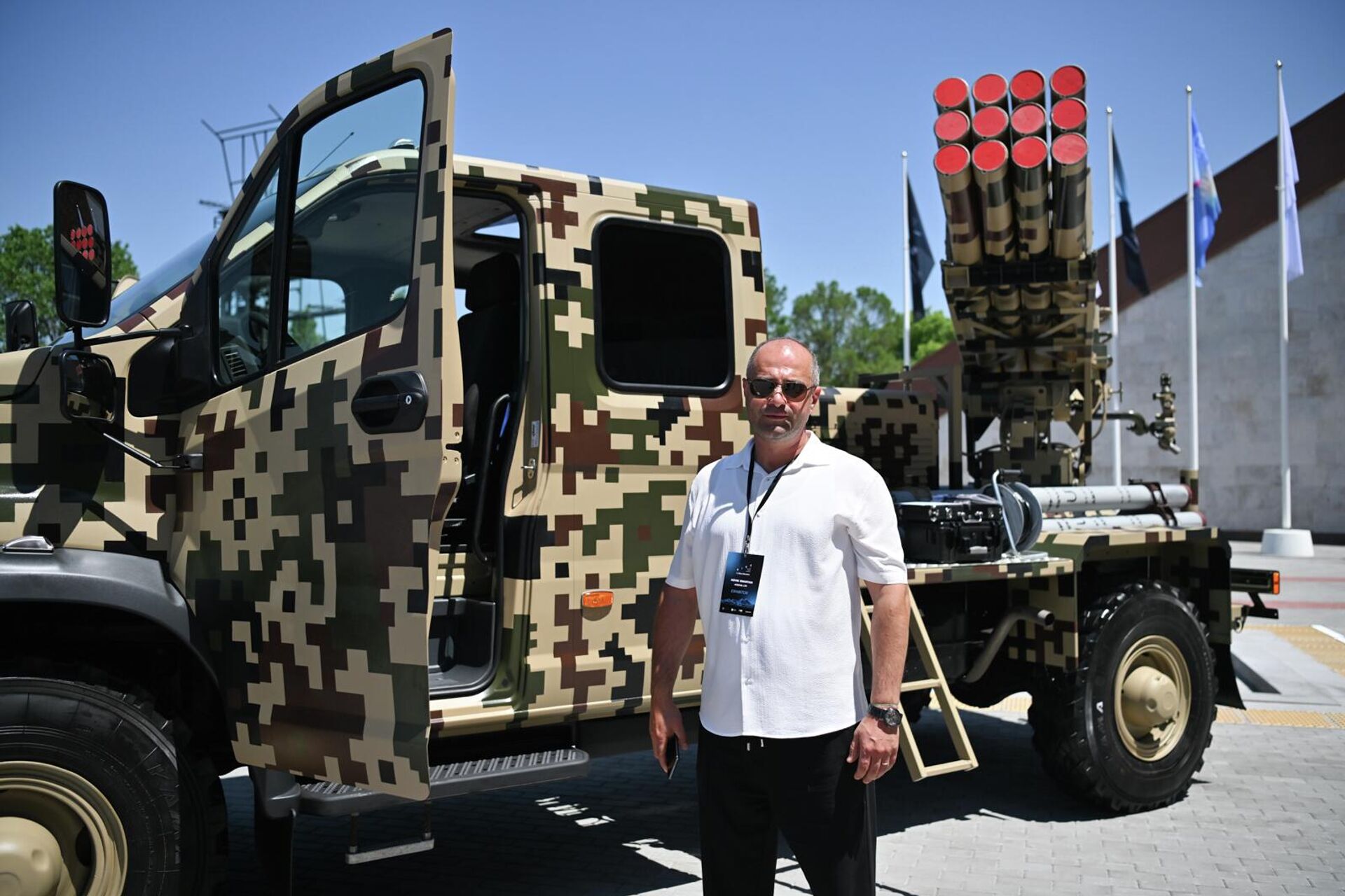 Представитель компании Арсенал Овик Оганян на выставке вооружений RISE Expo Представитель компании Арсенал Овик Оганян на выставке вооружений RISE Expo - Sputnik Армения, 1920, 03.06.2026