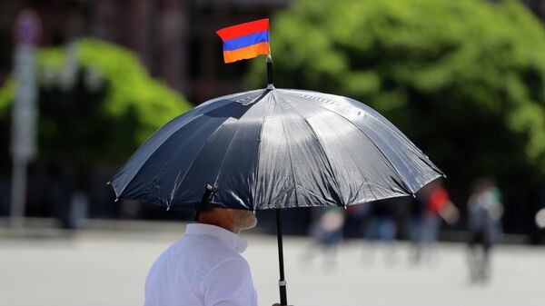 ՀՀ դրոշը հովանոցի վրա - Sputnik Արմենիա