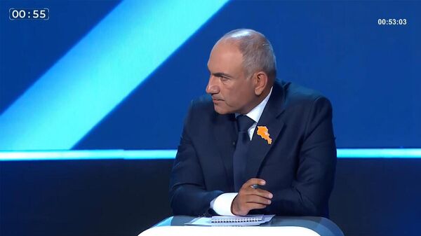 Никол Пашинян во время предвыборных теледебатов на Первом канале (4 июня 2026). Еревaн - Sputnik Армения
