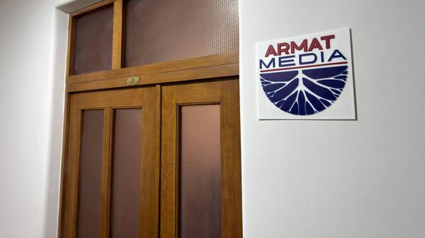 Вывеска Armat Media - Sputnik Армения