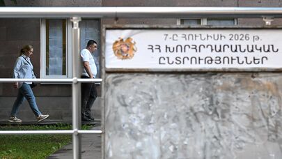 Граждане приходят на избирательный участок 1/20 в день парламентских выборов (7 июня 2026). Еревaн