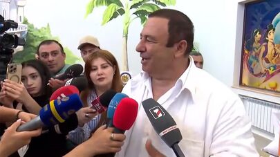 Гагик Царукян отвечает на вопросы журналистов после голосования в день парламентских выборов (7 июня 2026). Ариндж