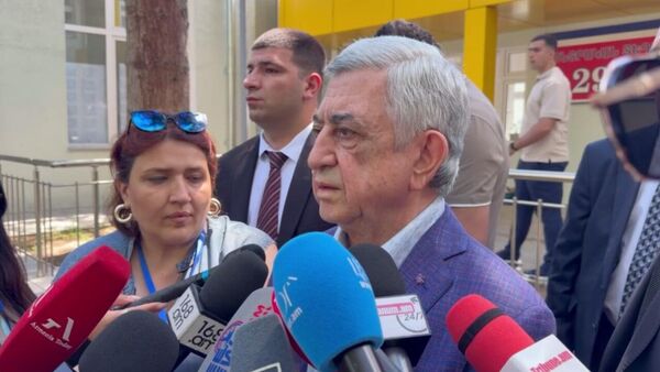 Քվեարկել եմ այն ՀՀ-ի համար, որը կարող պահել սահմանների անձեռնմխելիությունը․ Սերժ Սարգսյան - Sputnik Արմենիա