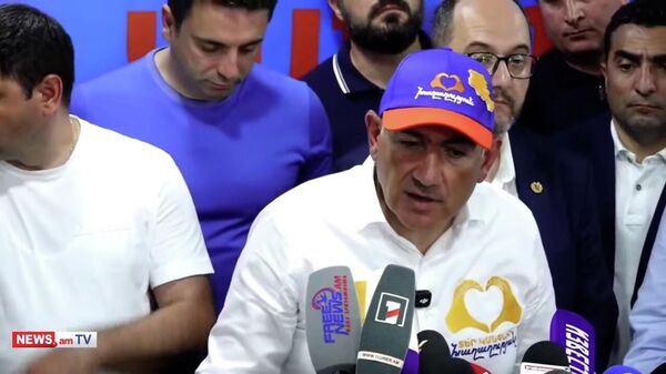 Пашинян заявил журналистам, что продолжит не только курс сближения с Западом, но и членство в ЕАЭС - Sputnik Արմենիա
