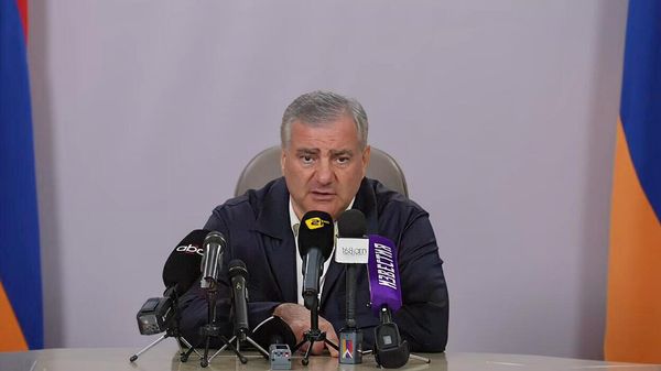 Самвел Карапетян выступает с заявлением (8 июня 2026). Ереван - Sputnik Армения