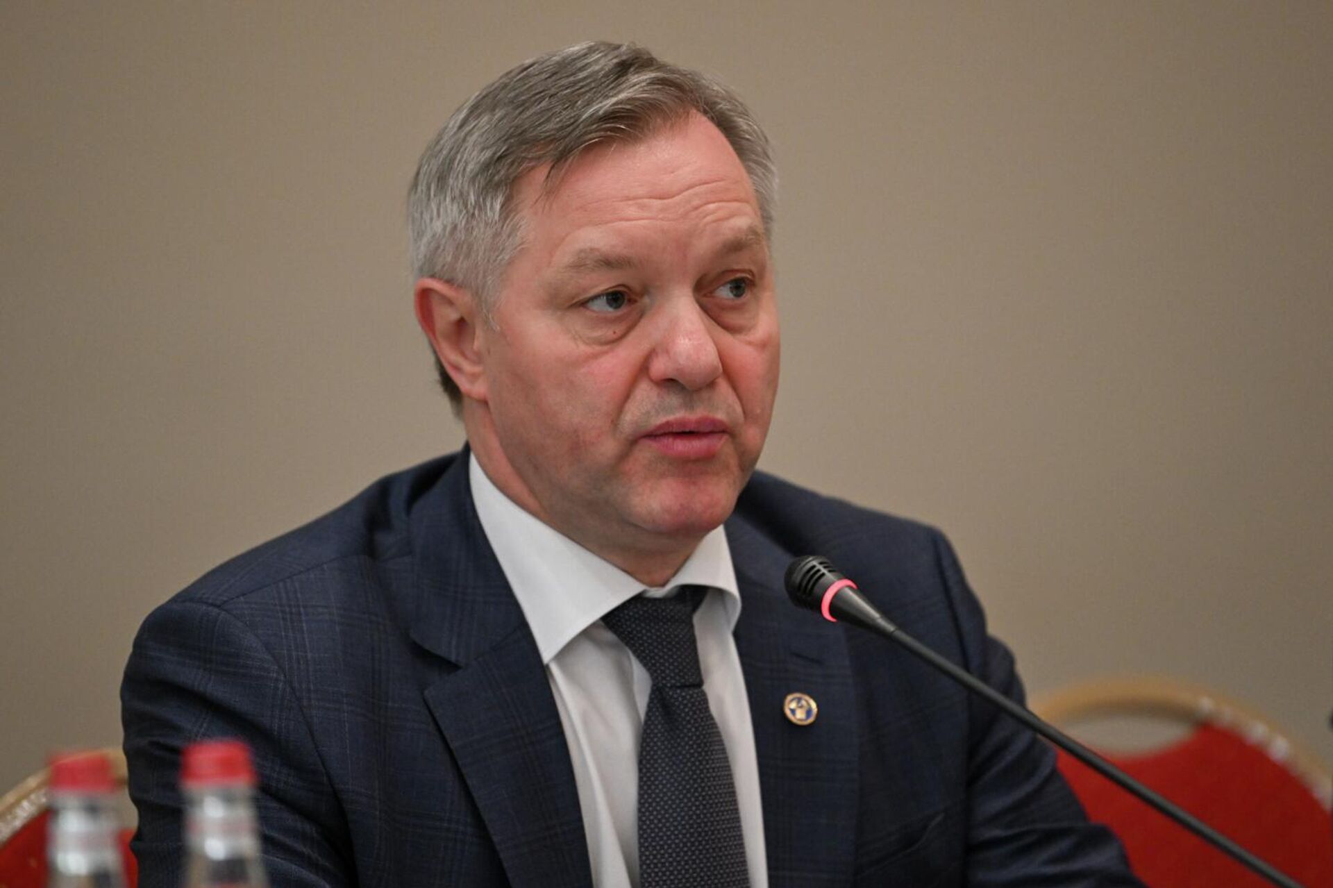 Дмитрий Кобицкий во время совместной пресс-конференции Миссии наблюдателей Межпарламентской Ассамблеи СНГ и Миссии наблюдателей СНГ (8 июня 2026). Еревaн - Sputnik Արմենիա, 1920, 08.06.2026