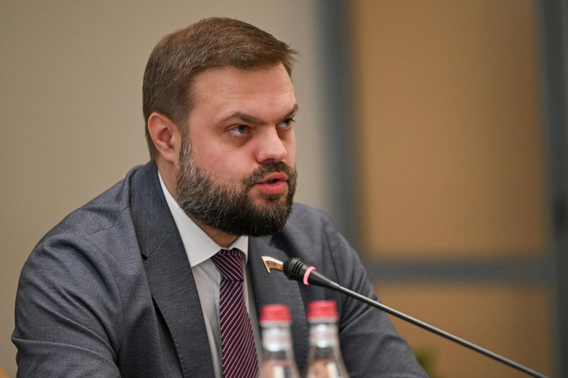 Артем Туров во время совместной пресс-конференции Миссии наблюдателей Межпарламентской Ассамблеи СНГ и Миссии наблюдателей СНГ (8 июня 2026). Еревaн Артем Туров во время совместной пресс-конференции Миссии наблюдателей Межпарламентской Ассамблеи СНГ и Миссии наблюдателей СНГ (8 июня 2026). Еревaн - Sputnik Армения, 1920, 08.06.2026