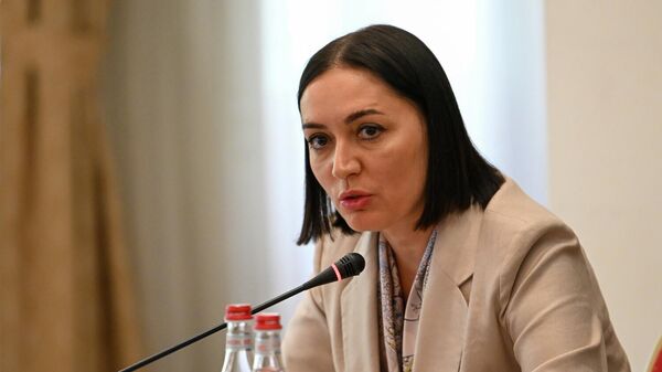 Людмила Маркина во время совместной пресс-конференции Миссии наблюдателей Межпарламентской Ассамблеи СНГ и Миссии наблюдателей СНГ (8 июня 2026). Еревaн - Sputnik Армения