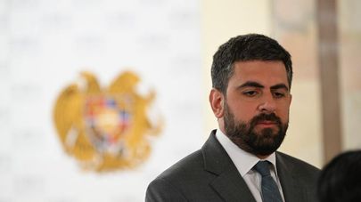 Глава армянской делегации в ПА ОБСЕ, председатель Постоянной комиссии НС по внешним связям Саргис Ханданян на совместном заседании постоянных комиссий НС по внешним связям, по региональным вопросам и вопросам евразийской интеграции, по вопросам европейской интеграции и по финансово-кредитным и бюджетным вопросам (8 июня 2026). Еревaн