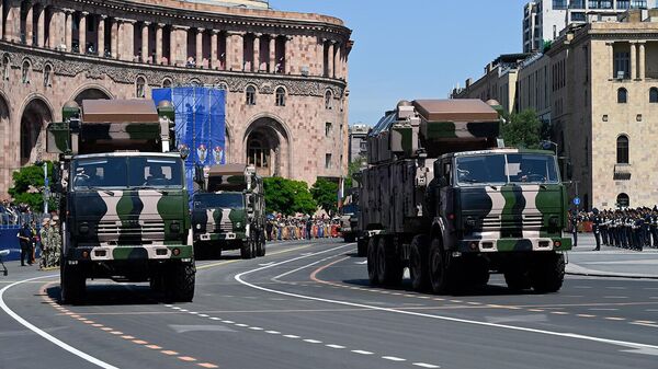 ЗРК Тор во время военного парада, посвященного Дню Республики ЗРК Тор во время военного парада, посвященного Дню Республики - Sputnik Армения