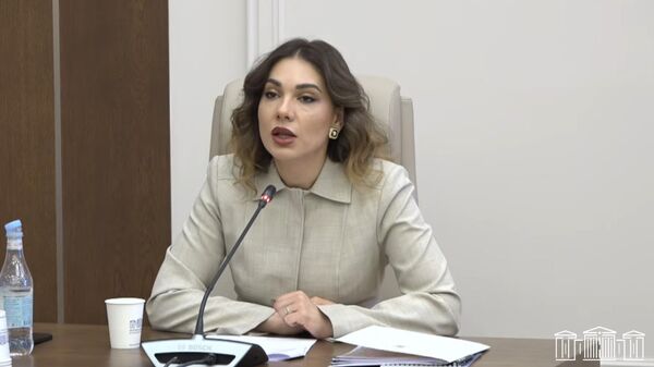 Министр юстиции Србуи Галян на совместном заседании постоянных комитетов НА РА (10 июня 2026). Еревaн - Sputnik Армения