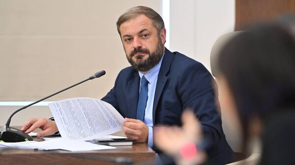 Министр экономики Геворг Папоян во время совместного заседания парламентских комиссий (11 июня 2026). Еревaн - Sputnik Армения