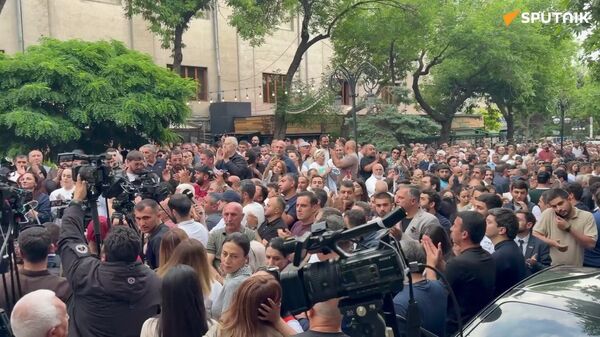 Стыд!: первая реакция у ЦИК на новость о непрохождении партии Царукяна в парламент - Sputnik Армения