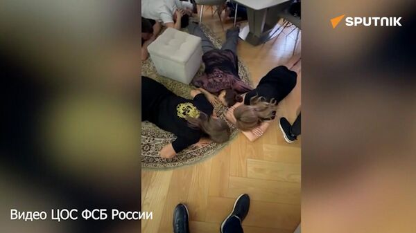 ФСБ раскрыла схему с акциями российских компаний с ущербом на более чем 7 млрд рублей - Sputnik Армения