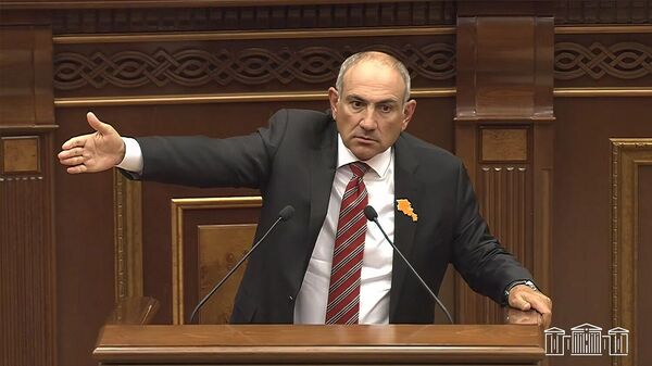 Премьер-министр Никол Пашинян выступает в Национальном собрании во время правительственного часа (17 июня 2026). Еревaн - Sputnik Армения