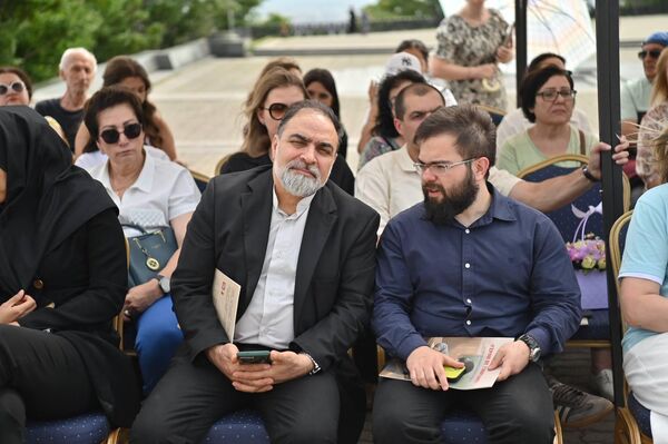 «Հերոսները չեն մեռնում» դպրոցական լավագույն շարադրությունների ժողովածուի շնորհանդեսի հյուրեր - Sputnik Արմենիա