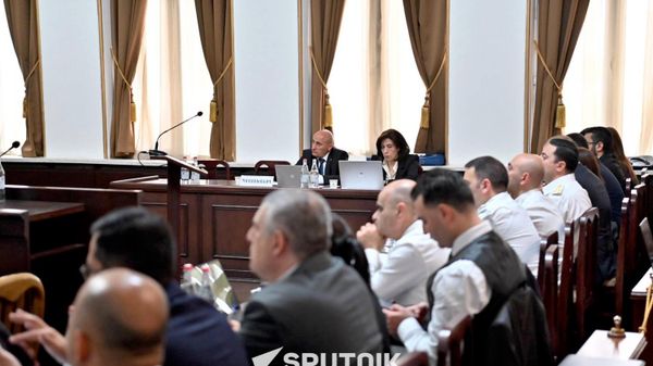 Председатель ЦИК Ваагн Овакимян во время рассмотрения жалоб оппозиционных сил, представленных в связи с выборами в Конституционном суде Армении (26 июня 2026). Еревaн - Sputnik Армения