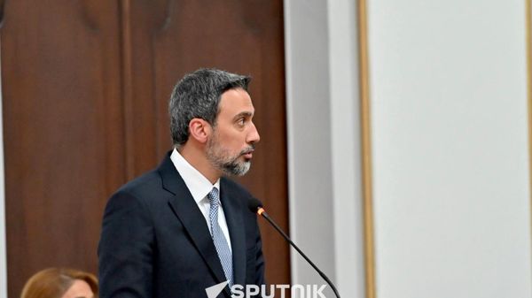 Адвокат Арам Вардеванян во время рассмотрения жалоб оппозиционных сил, представленных в связи с выборами в Конституционном суде Армении (26 июня 2026). Еревaн - Sputnik Армения