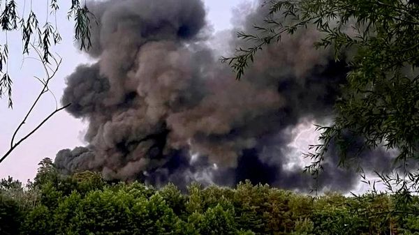 Кременчугский нефтеперерабатывающий завод и ТЭЦ заполыхали в Полтавской области - Sputnik Армения