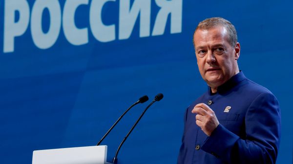 Зампред Совбеза РФ, председатель партии Единая Россия Дмитрий Медведев выступает на пленарном заседании (9 июня 2026). Москвa - Sputnik Армения