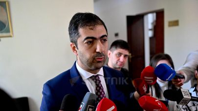 Адвокат Арам Орбелян общается с прессой после заседания КС по обжалованию выборов (29 июня 2026). Еревaн