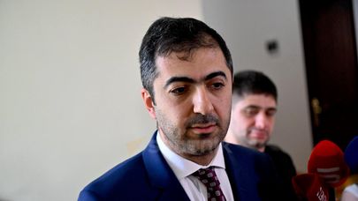 Адвокат Арам Орбелян общается с прессой после заседания КС по обжалованию выборов (29 июня 2026). Еревaн