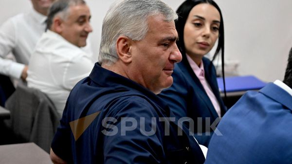 Самвел Карапетян перед началом судебного заседания (30 июня 2026). Еревaн - Sputnik Армения