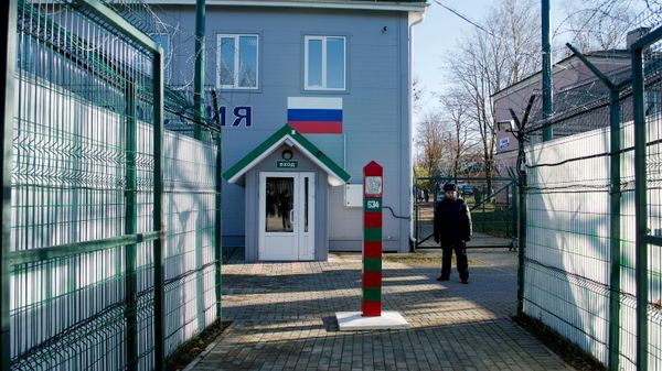 Пешеходный пункт пропуска Ивангород на российско-эстонской границе. - Sputnik Армения