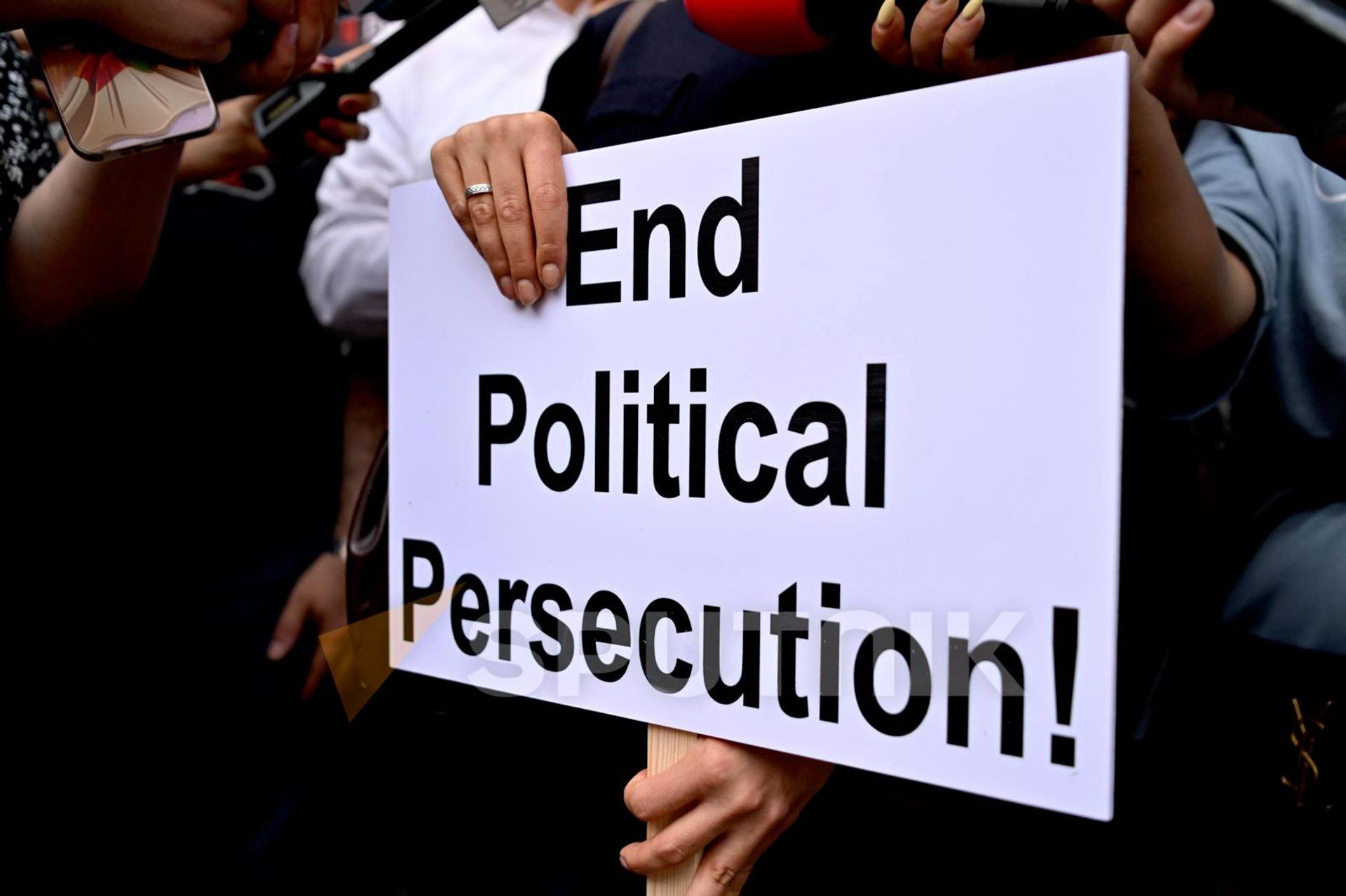 Объединение Айакве и партия Мать Армения проводят совместную акцию протеста с требованием освобождения политзаключенных (2 июля 2026). Еревaн - Sputnik Армения, 1920, 02.07.2026