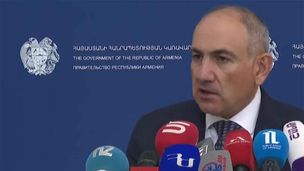 Премьер-министр Никол Пашинян отвечает на вопросы журналистов после очередного заседания правительства (2 июля 2026). Еревaн - Sputnik Армения