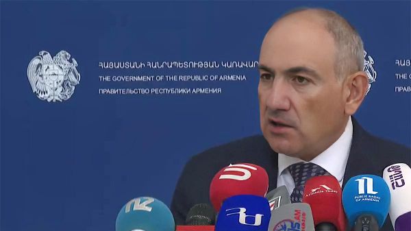Премьер-министр Никол Пашинян отвечает на вопросы журналистов после очередного заседания правительства (2 июля 2026). Еревaн - Sputnik Армения